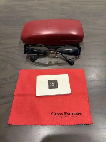 alain mikli 블랙 안경 케이스 포함