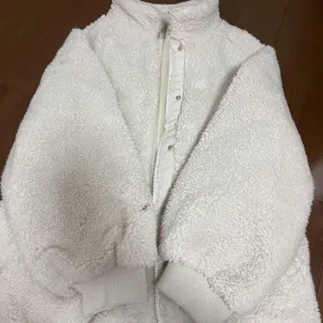 화이트 플리스 자켓