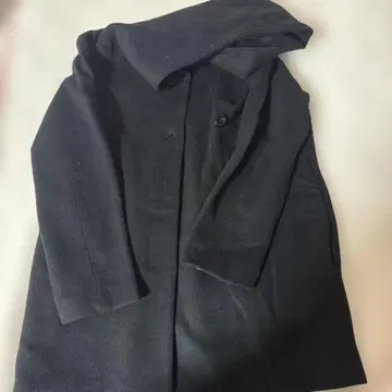 블랙 후드 부착 코트