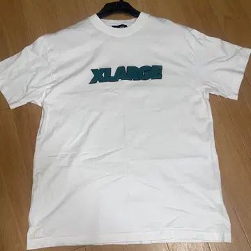 XLARGE 화이트 T셔츠 M 사이즈