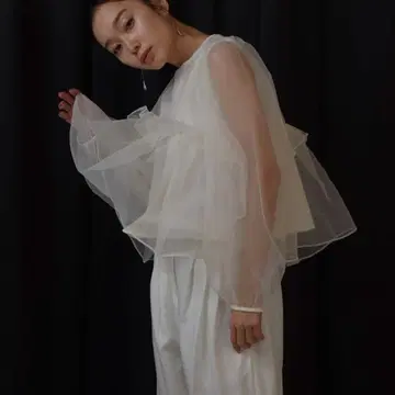 [ I_am ] 볼륨 튤 개더 블라우스