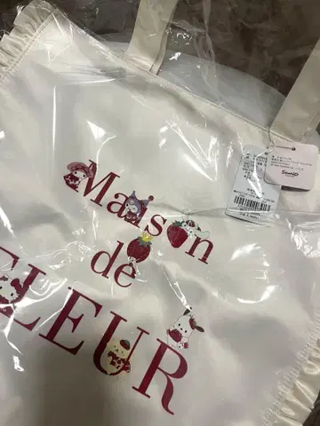Maison de FLEUR 딸기신문 프릴 토트백