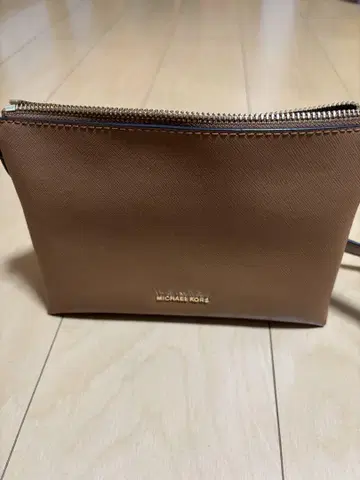MICHAEL KORS 브라운 숄더백