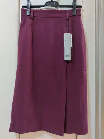 새상품 BOSCH 스커트 벨트 포함 크림슨 컬러