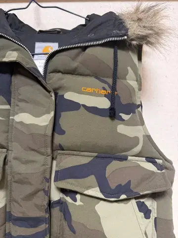 carhartt 카모플라쥬 후드 부착 다운 베스트