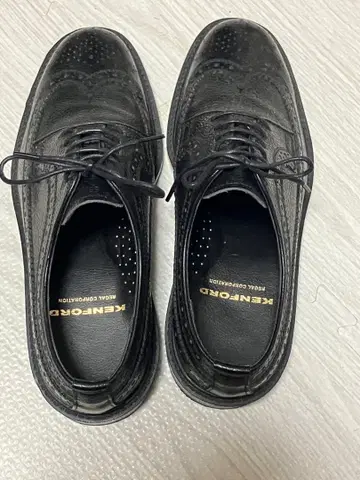 KENTROPD 블랙 가죽 윙 팁