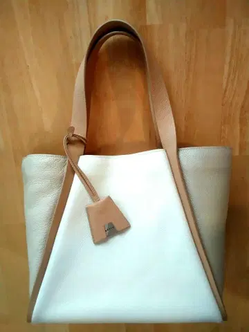 최종 가격 인하 AKRIS 미사용 새상품 토트백