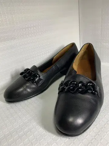 MODELLO 천연 가죽 일본제 블랙 가죽 펌프스 체인 장식 포함