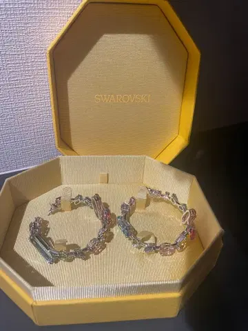 SWAROVSKI 스와로브스키 Gema 후프 귀걸이 멀티 컬러