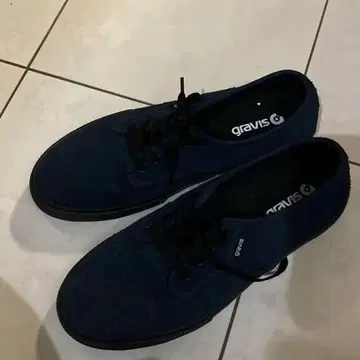 gravis 네이비 스니커즈