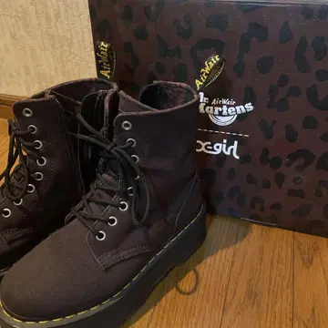 Dr. Martens Jadon Max X-Girl 다크 브라운