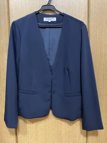 내추럴 뷰티 베이직 네이비 노카라 자켓