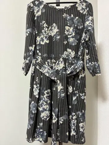 Rose Tiara 7부 소매 꽃무늬 원피스