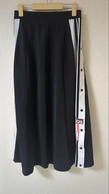 레어 adidas 버튼 사이드 슬릿 스커트 S 블랙