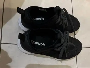 Reebok 블랙 스니커즈 그레이