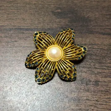 MONET 모네 플라워 브로치 골드 컬러 스톤 펄 계열