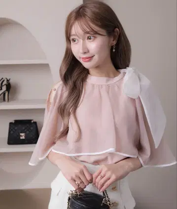립 서비스 숄더 버튼 리본 플레어 블라우스