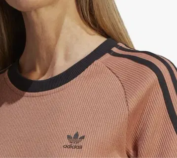 새상품 택 포함 아디다스 오리지널스 쓰리 스트라이프 T셔츠 나뭇잎 패턴