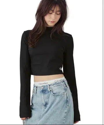 Calvin Klein 자수 리브 하이넥 롱 슬리브 T셔츠
