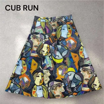 새상품급 CUB RUN 올 패턴 멀티 컬러 무릎 기장 스커트