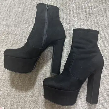 R&E 블랙 스웨이드 부티 22.5cm