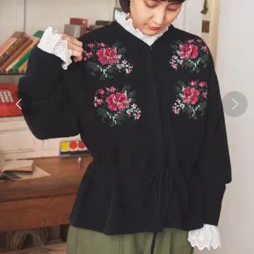 차일드우먼*라무 코코넛 핸드 자수 크루넥 가디건 블랙