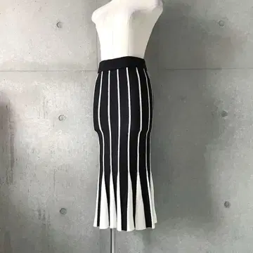 택 포함 새상품 니트 스트라이프 머메이드 스커트 블랙 M
