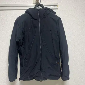 MAMMUT 블랙 다운 자켓