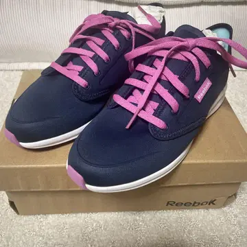 Reebok 네이비/핑크 스니커즈