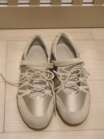 GU 레이스업 발레 스니커즈 XL 새상품