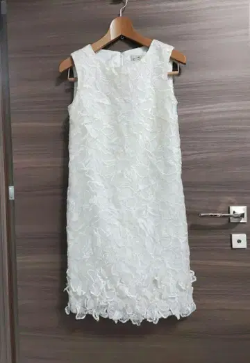 GRACE CONTINENTAL 화이트 레이스 슬리브리스 원피스