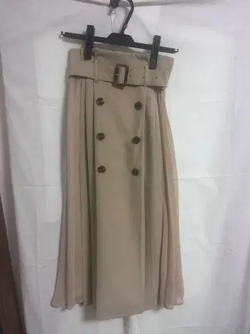 베이지 플리츠 스커트 더블 버튼 벨트 포함