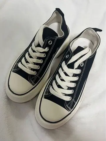블랙 캔버스 통굽 스니커즈 24.5cm