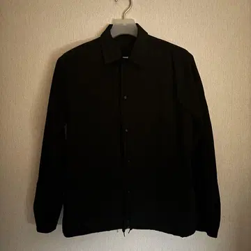블랙 버튼 업 긴팔 셔츠