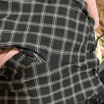 블랙과 화이트 체크 무늬 스키니 팬츠