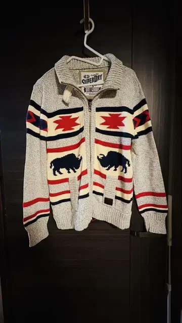 SUPERDRY 버팔로 패턴 니트 스웨터