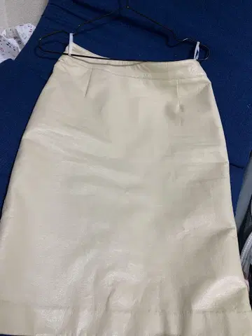 St.crea 타이트 스커트 크림색 사이즈 40