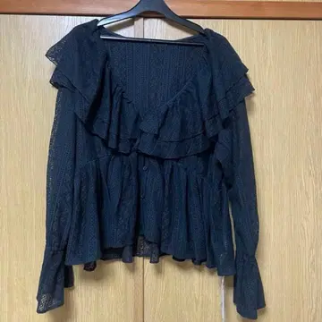 프릴 레이스 패턴 긴팔 블라우스