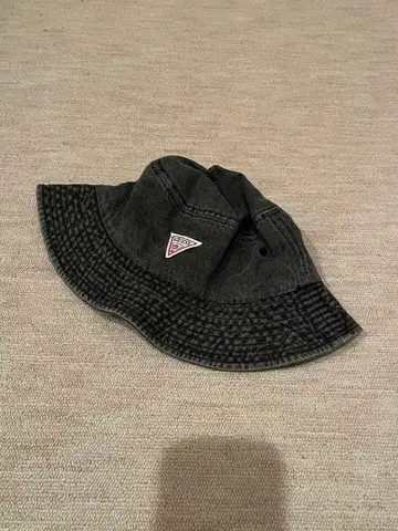 GUESS 블랙 버킷햇 프리 사이즈