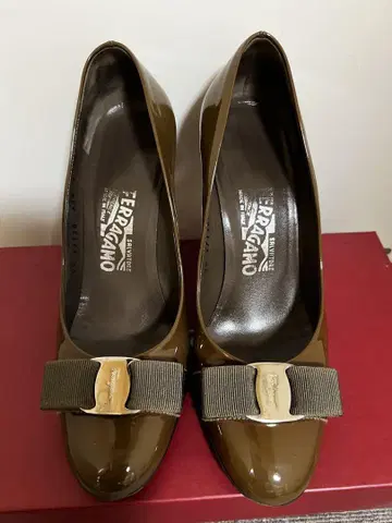 Ferragamo 브라운 하이힐 펌프스 페이턴트