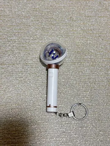 INI OFFICIAL LIGHT KEYRING 미니 펜라이트