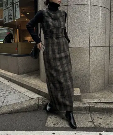 petite high neck no sleeve hem button OP