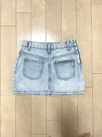 스타일 연출 라이트 블루 데님 미니 스커트