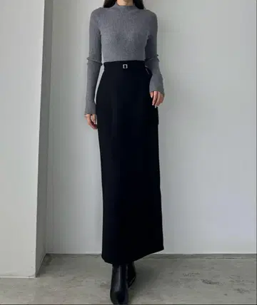 [ Louere ] 블랙 타이트 스커트 M 사이즈