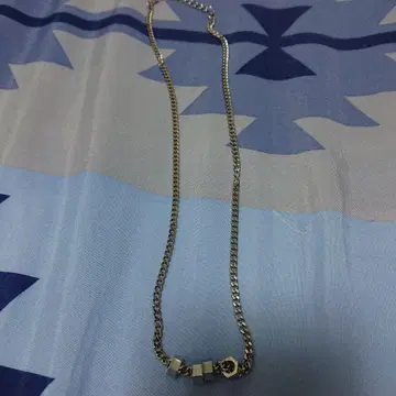 심플한 금속제 체인 목걸이