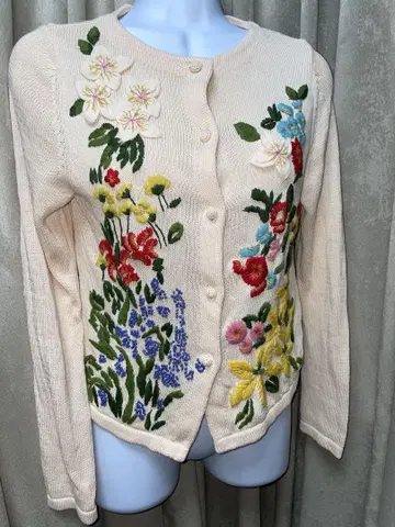 시빌라 입체 자수 가디건 꽃무늬 자수 가디건