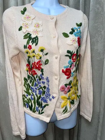 시빌라 입체 자수 가디건 꽃무늬 자수 가디건