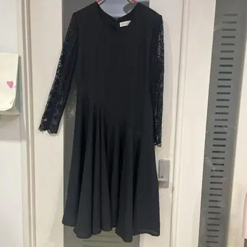 블랙 레이스 긴팔 무릎 기장 원피스