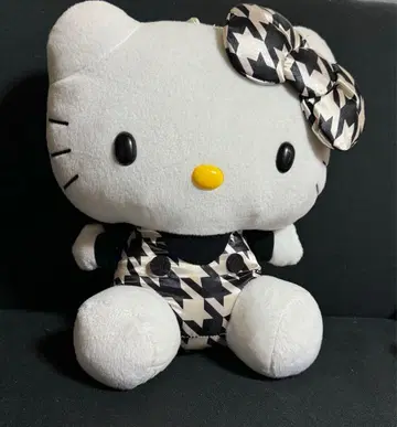 가격 인하 예정 없음 헬로키티 봉제 인형 모노톤