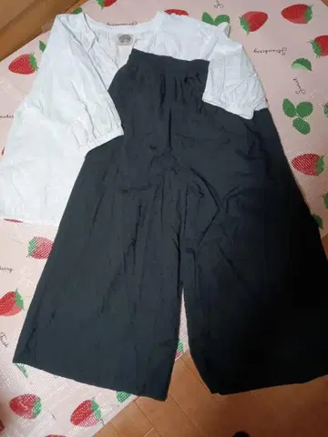 스칼라 별 패턴 자수 상의와 팬츠 셋업
